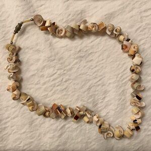 Shell choker necklace